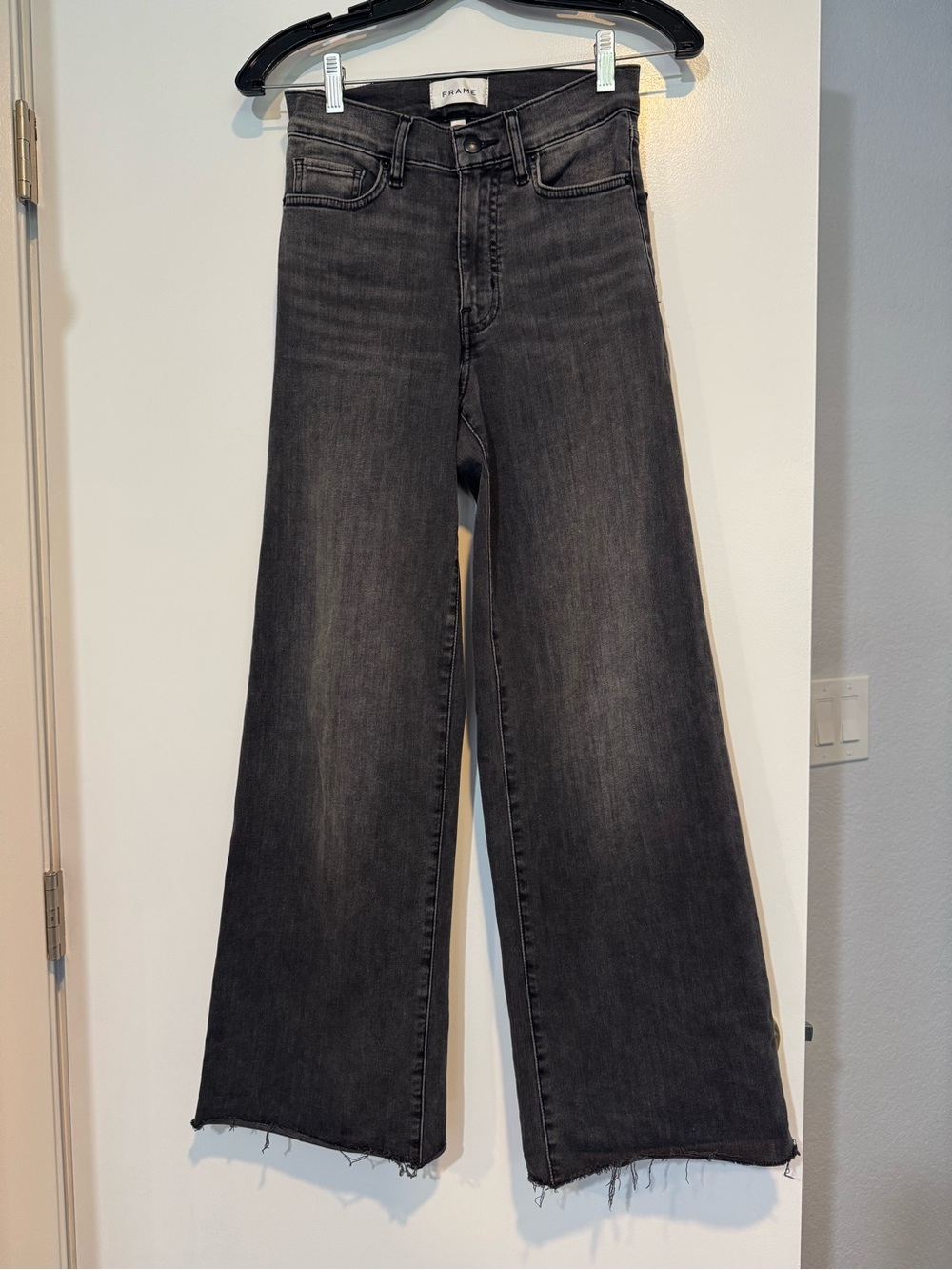 FRAME High Rise Wide Leg Raw Hem Jeans in Fame Wash Size 24